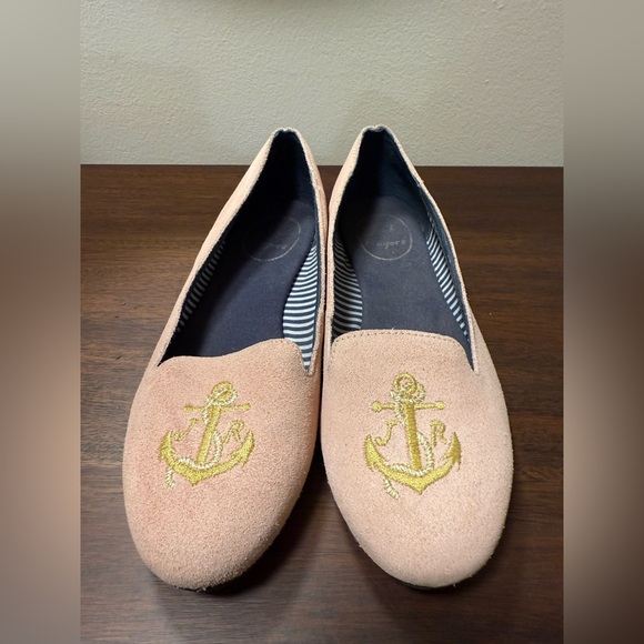 Jack Rogers Pink Suede Loafers Gold Anchor Embellishment Quiet Luxury Size 7 - Picture 2 of 6